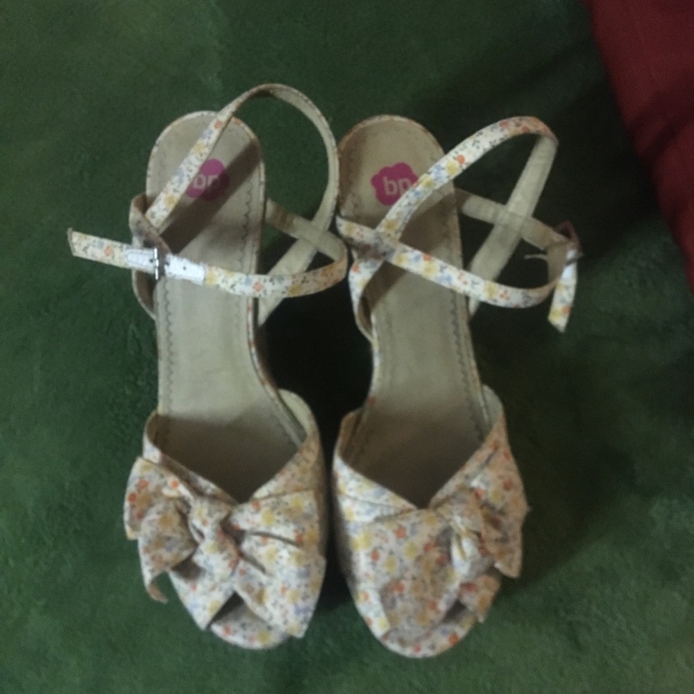 Wedge shoes